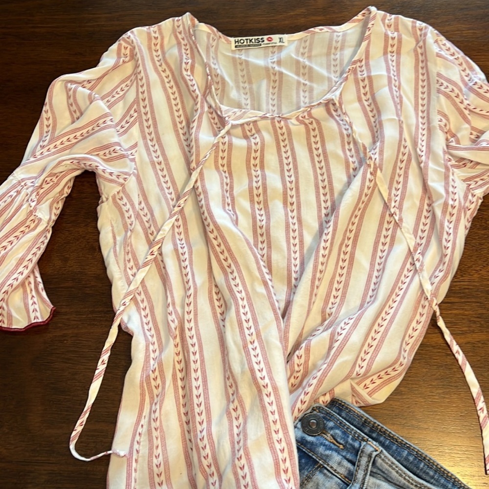 Flowy tunic style top with strings!